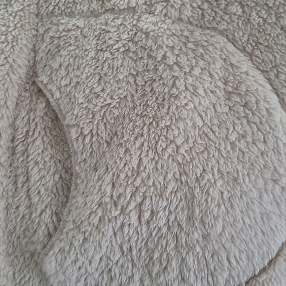 Fuzzy Hem and Thread Vest tan One Size - Picture 5 of 5